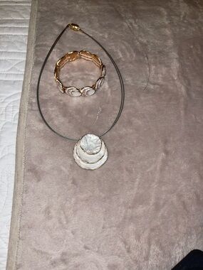 White and Gold Layered Mother of Pearl Pendant Necklace and Bracelet Set